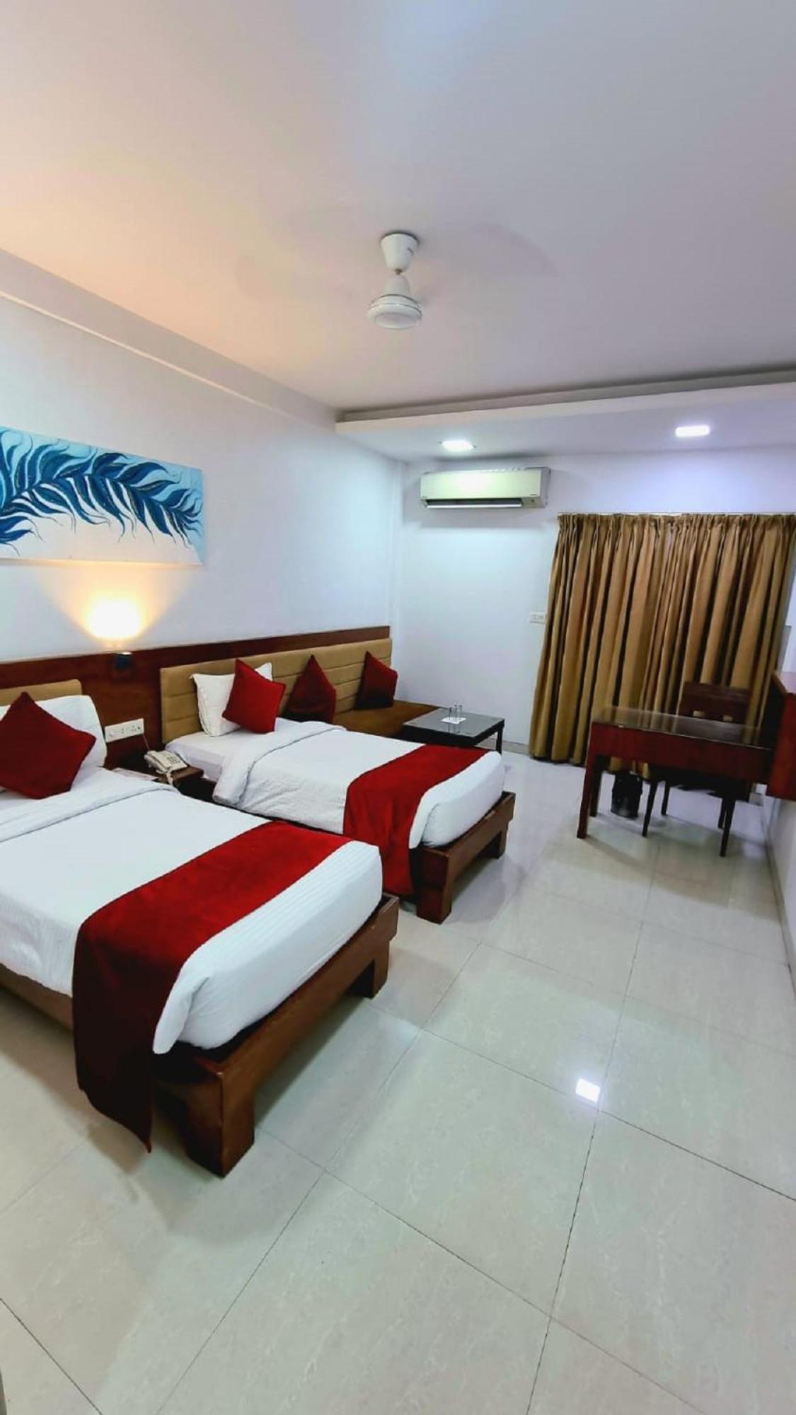 Hotel Raviraj, Chhatrapati Sambhaji Nagar أورانغاباد المظهر الخارجي الصورة